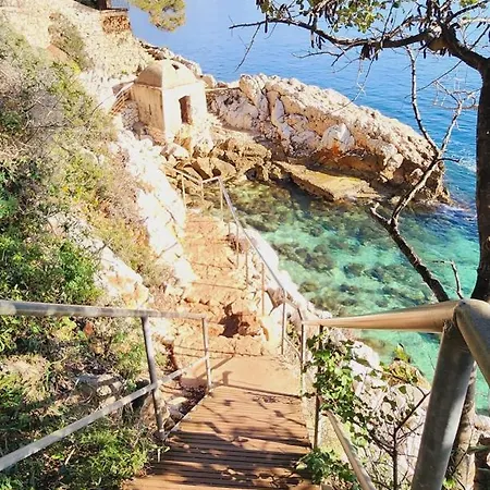 Cap De